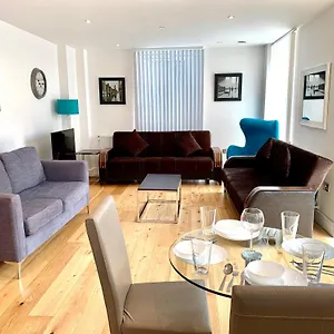  Apartment Modern Excel 2 Bedrooms 2 Bathrooms, Parking, Kitchen, Lounge, Balcony United Kingdom